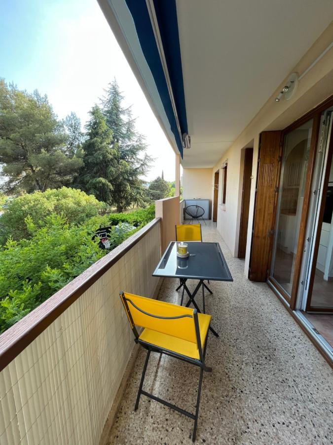 T2 Avec Terrasse & Parking A 5 Min Du Centre, 10 Min Des Plages イエール エクステリア 写真